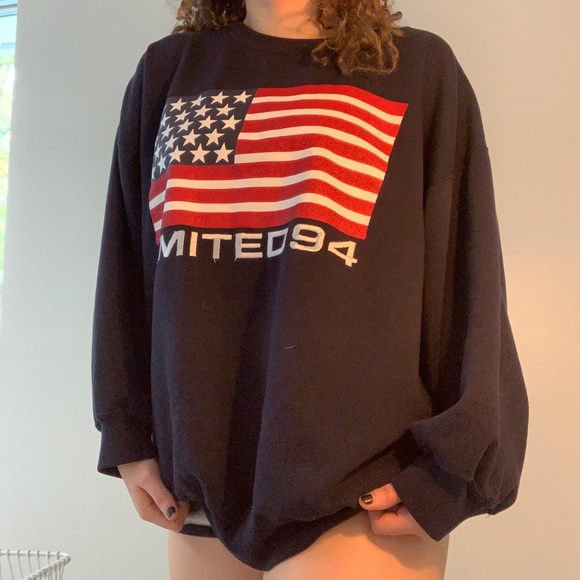 ADORABLE Oversized Sweater! - Picture 2 of 5